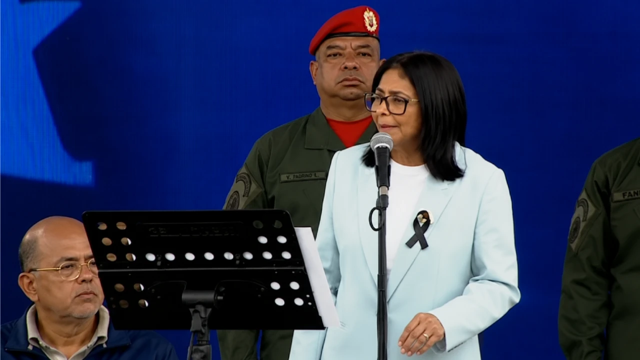 Delcy Rodríguez durante un discurso oficial sobre la situación política en Venezuela